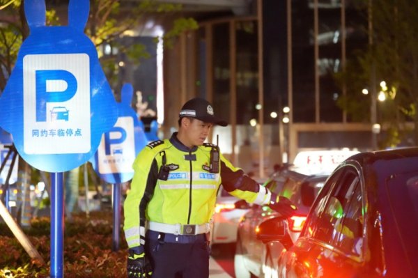 今裕堂 破解互联网园区“夜高峰”，探索无人机处理事故，这名上海交警不只是执法者